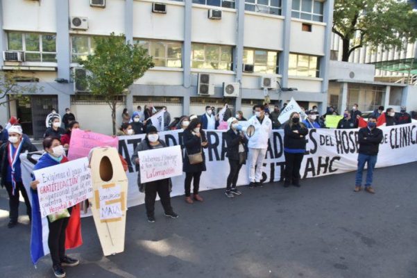 Salud y Clínicas dieron «un gran paso» para llegar a acuerdo tras manifestación