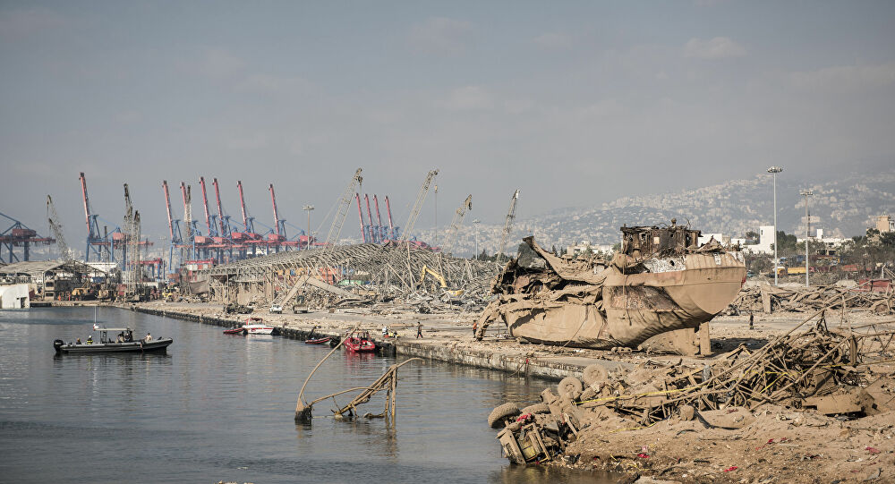 Llega el primer barco al puerto de Beirut tras la explosión