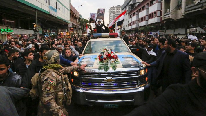 «¡Muerte a EE UU!» El grito de los iraquíes en el funeral del general Soleimani