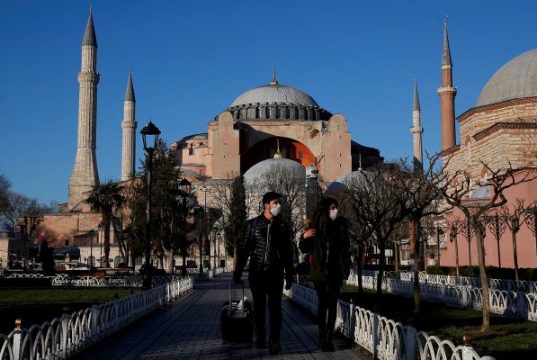 Veinte muertos en Turquía por beber alcohol adulterado contra el coronavirus