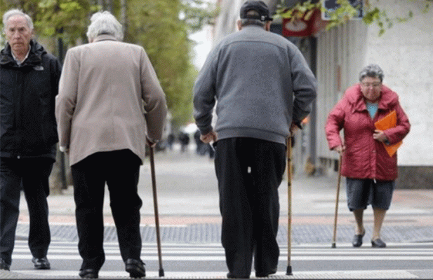 Justicia de Buenos Aires define inconstitucional permiso de salida a ancianos