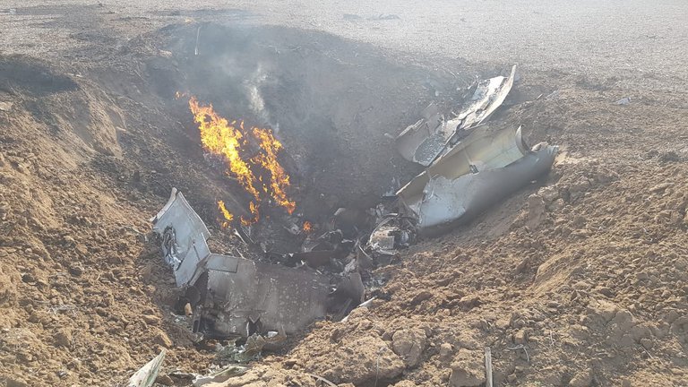 Avión de la Fuerza Aérea Argentina se estrella y el piloto muere