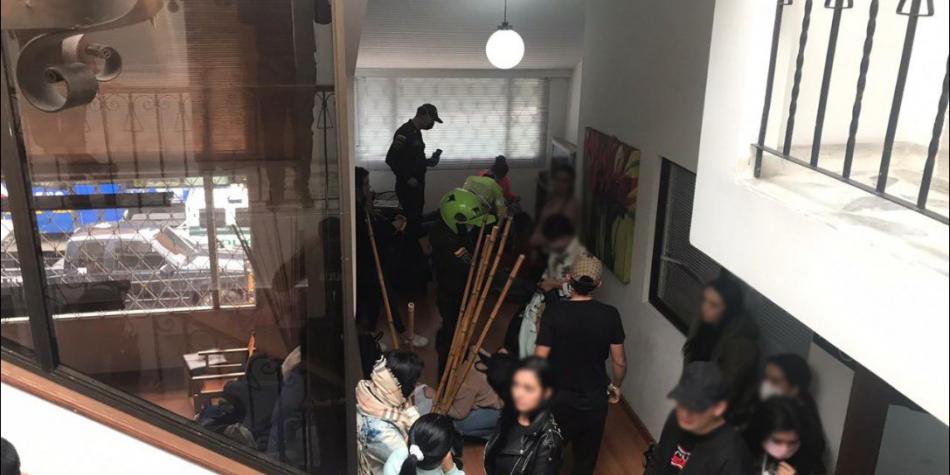 Medio centenar de jóvenes detenidos por hacer fiesta en cuarentena en Bolivia