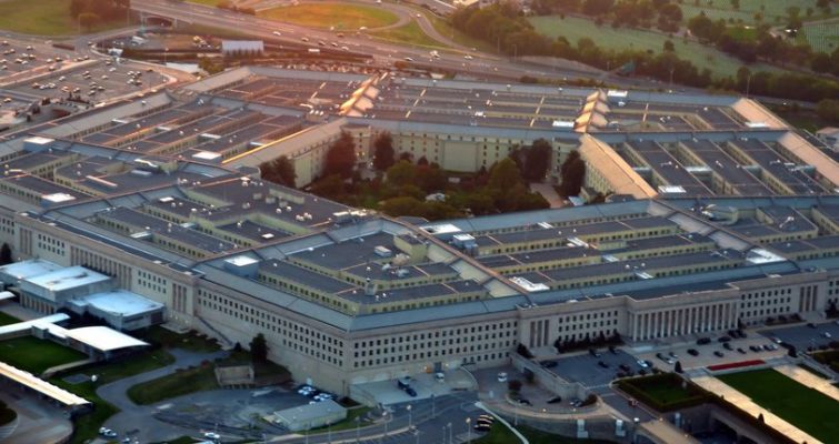 Corte de EEUU prohíbe desviar 2.500 millones del Pentágono al muro fronterizo