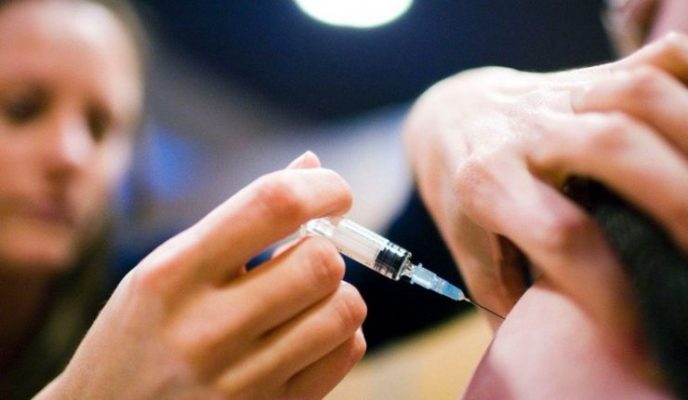 Instan a vacunar a niños contra el sarampión por rebrote en países de la región