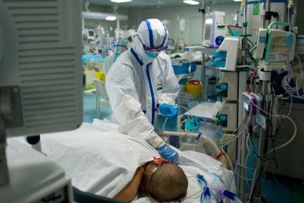 Un neumólogo de Wuhan: «¿Por qué otros países no aprendieron la lección?»