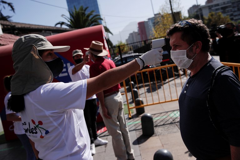 Chile registra un descenso del 29% en los contagios de coronavirus en las últimas dos semanas