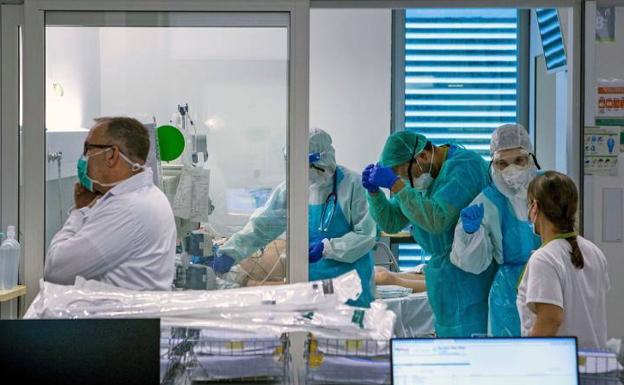 Las muertes por coronavirus descienden en España a 367 en un día