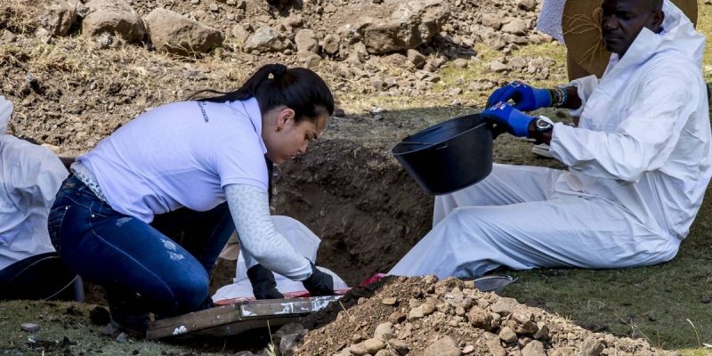 Hallan 3 cuerpos más de posibles víctimas de «falsos positivos» en Colombia