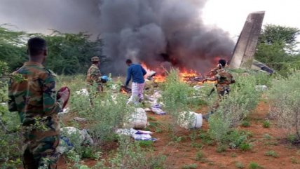 Seis muertos al estrellarse un avión con material para la COVID-19 en Somalia
