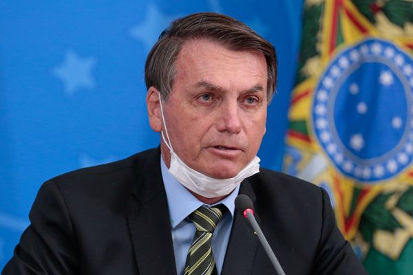Bolsonaro vuelve a criticar distanciamiento social tras renuncia de ministro