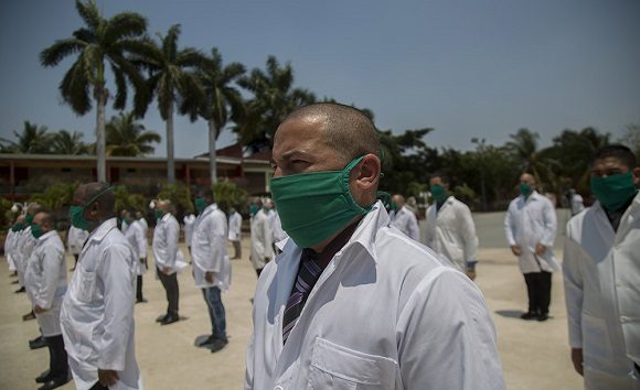 Un nuevo equipo médico cubano llega a Italia para ayudar ante pandemia