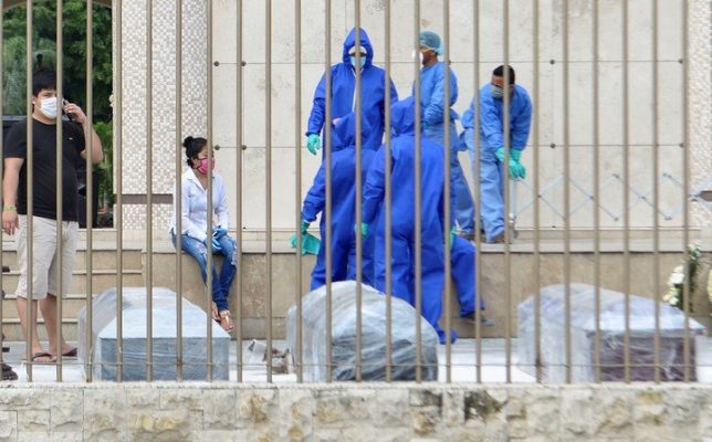 Coronavirus en Ecuador: en Guayaquil, la gente sigue viviendo entre  muertos y en la morgue “el olor es desesperante”