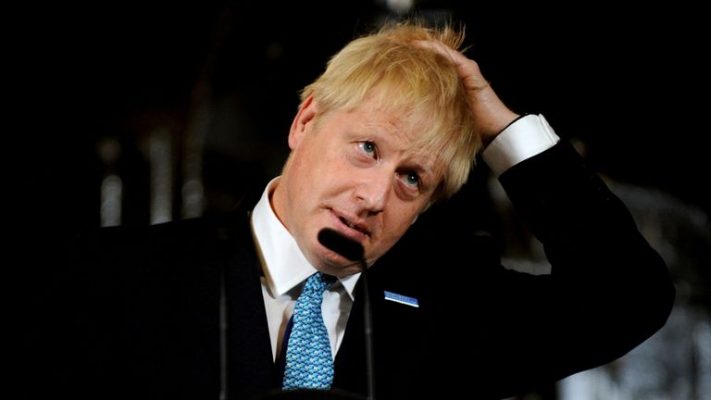 Johnson se somete a pruebas tras ser hospitalizado por COVID-19