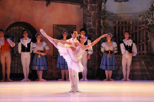 Nde rógape presenta mañana la obra romántica Coppelia, la muchacha de los ojos de esmalte.