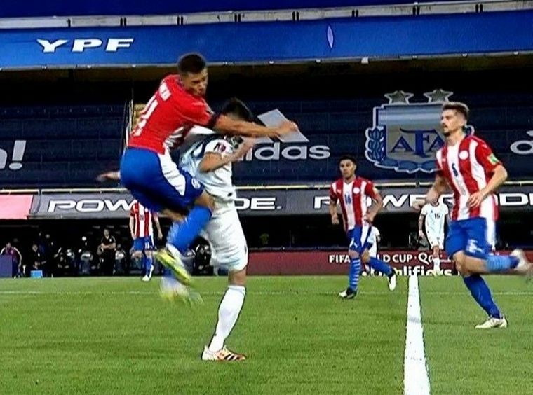 Así vio el VAR la polémica jugada del gol anulado en el partido Paraguay – Argentina