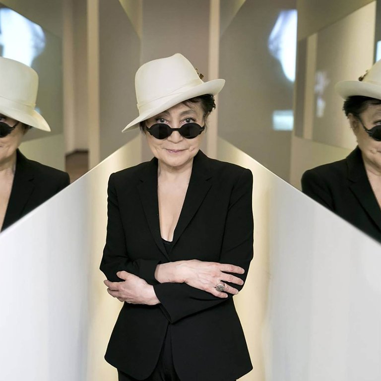 A los 87 años y mal de salud, Yoko Ono cede la gestión de sus negocios a su hijo