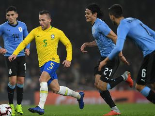 Brasil pondrá en juego su liderazgo en una visita a un Uruguay sin Suárez por COVID