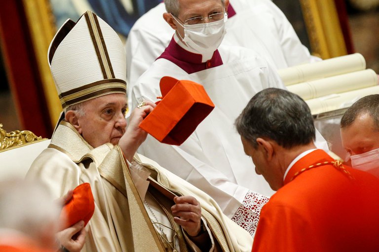 El papa nombró a 13 cardenales y les advirtió del peligro de la corrupción