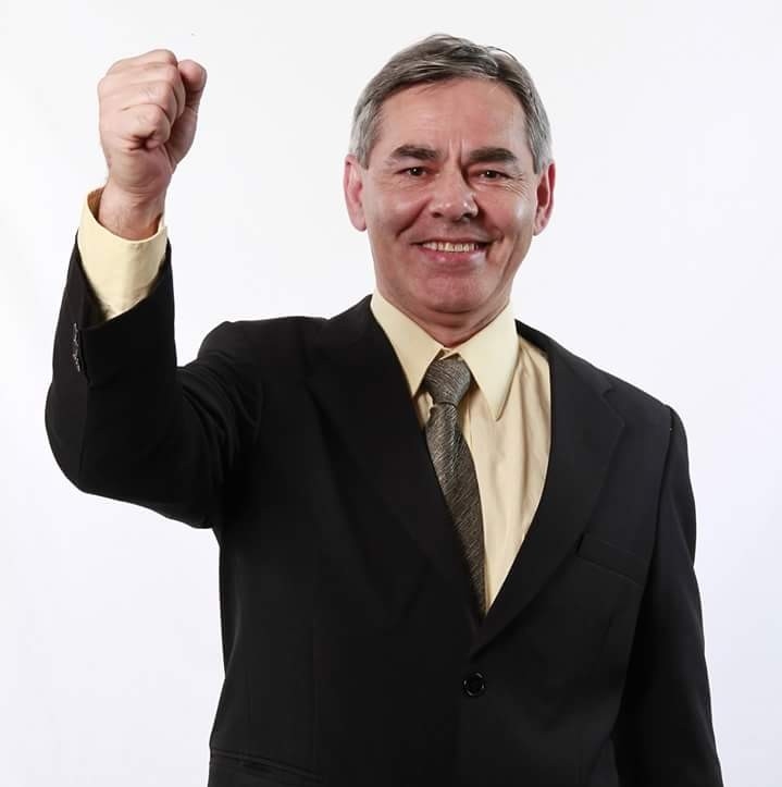 Celino Ferreira de profesión odontólogo a candidato a presidente