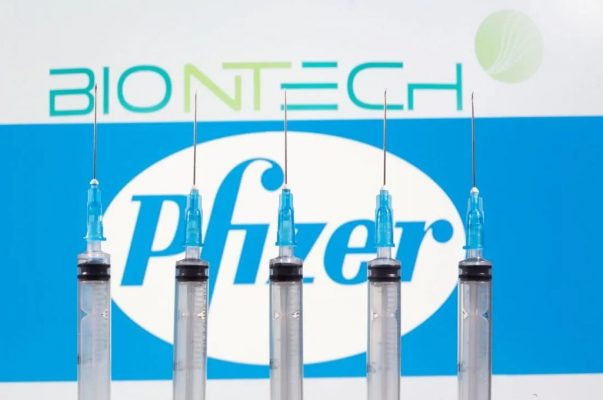 Pfizer y BioNTech anunciaron que no es necesaria otra vacuna contra las cepas británica y sudafricana del coronavirus