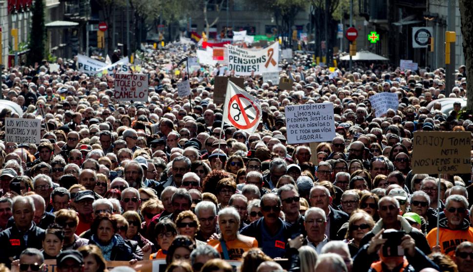 Miles de personas se manifiestan en toda España por unas pensiones dignas