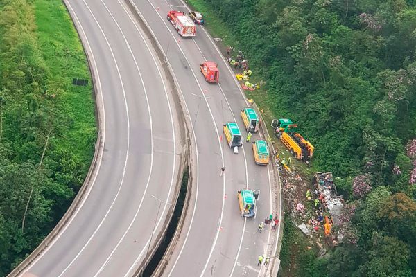 Al menos 21 muertos y más de 30 heridos en un accidente de un autobús en el suroeste de Brasil
