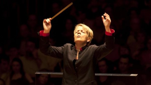 Marin Alsop: la primera mujer en dirigir una gran orquesta en Viena