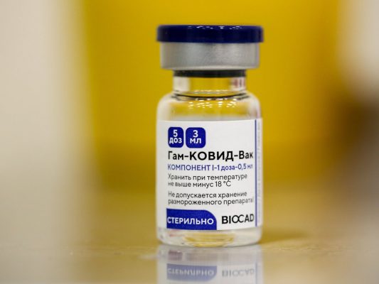 Rusia aseguró que “podría haber demoras con la producción de vacunas” contra el COVID-19