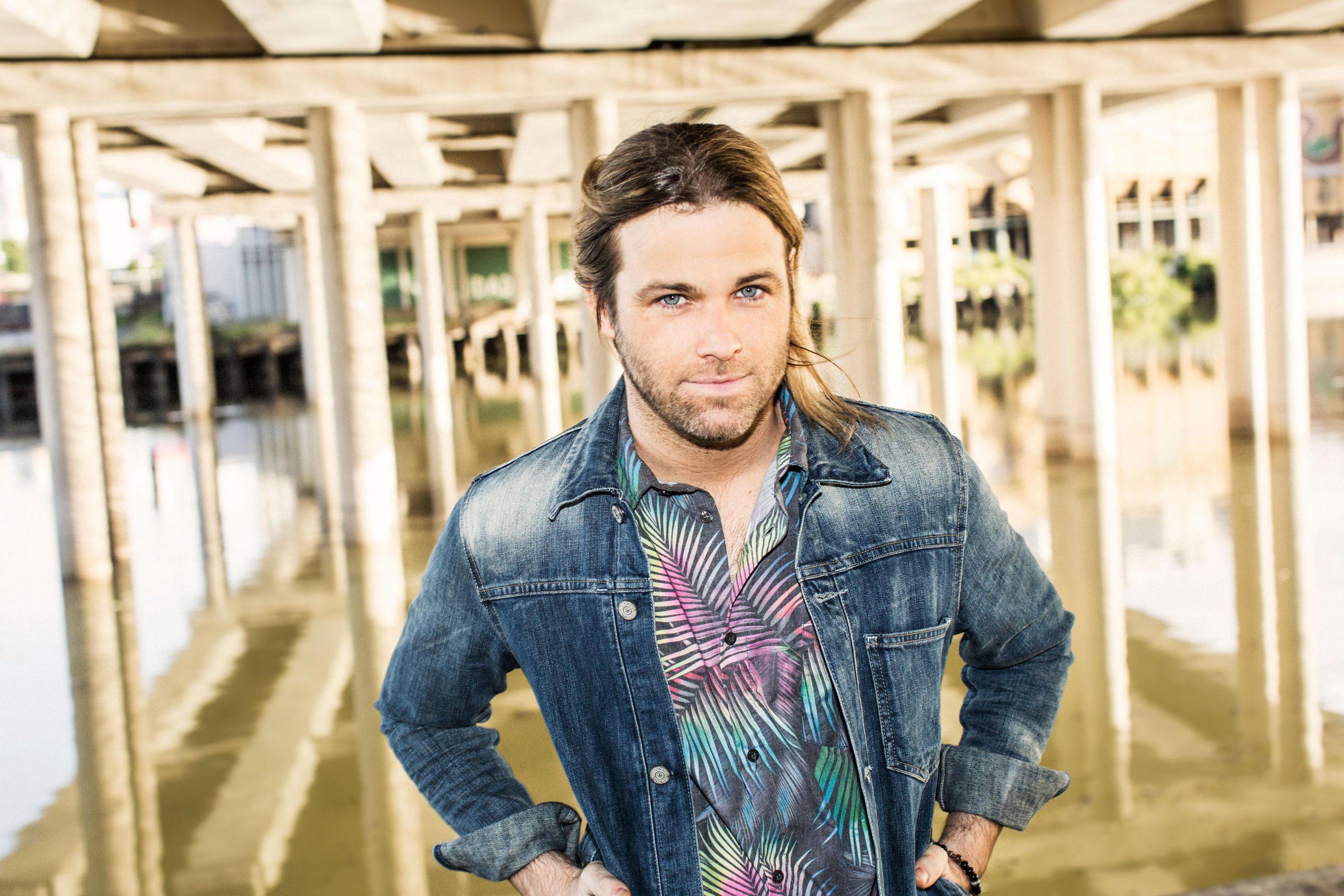 Benjamín Amadeo se presenta en el Acústico de Verano de Radio Disney