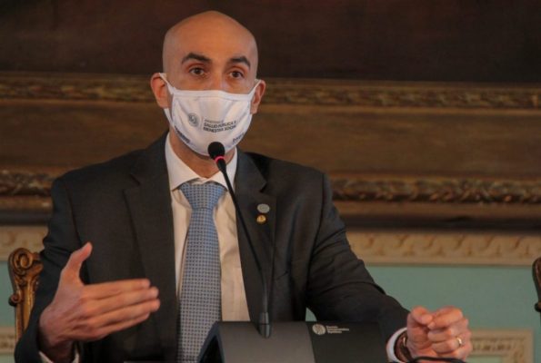 Vacunas llegarían en la segunda quincena de febrero, según Mazzoleni