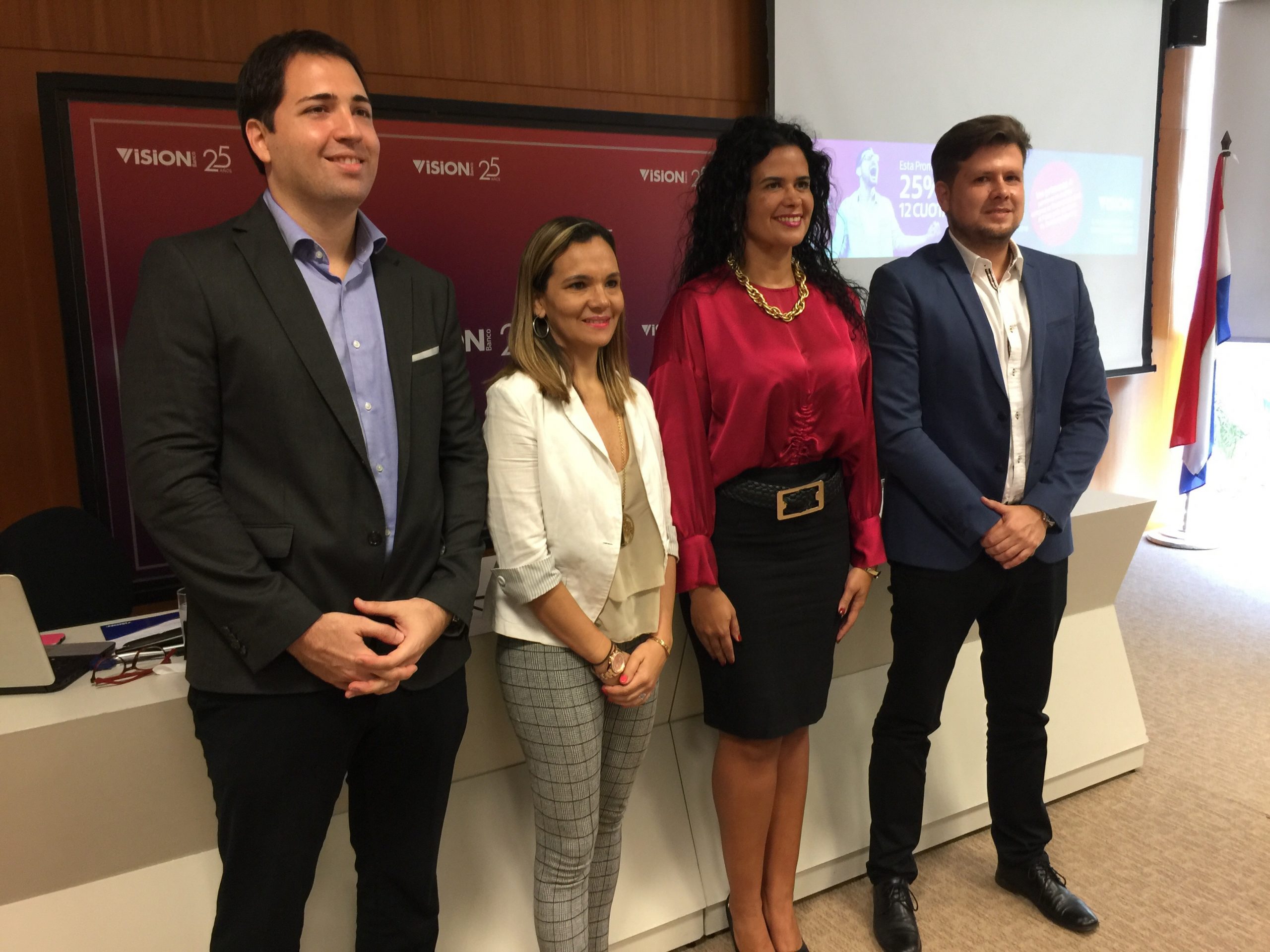 Visión Banco y Bristol concretan acuerdo para beneficios de sus clientes