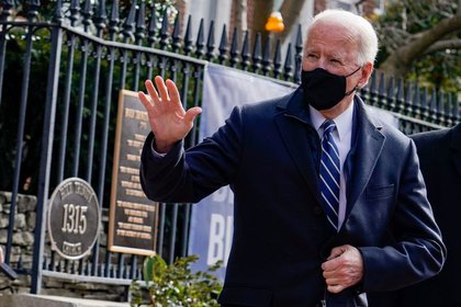 Joe Biden subió sus previsiones a 1.5 millones de dosis diarias para lograr la “inmunidad colectiva” en verano