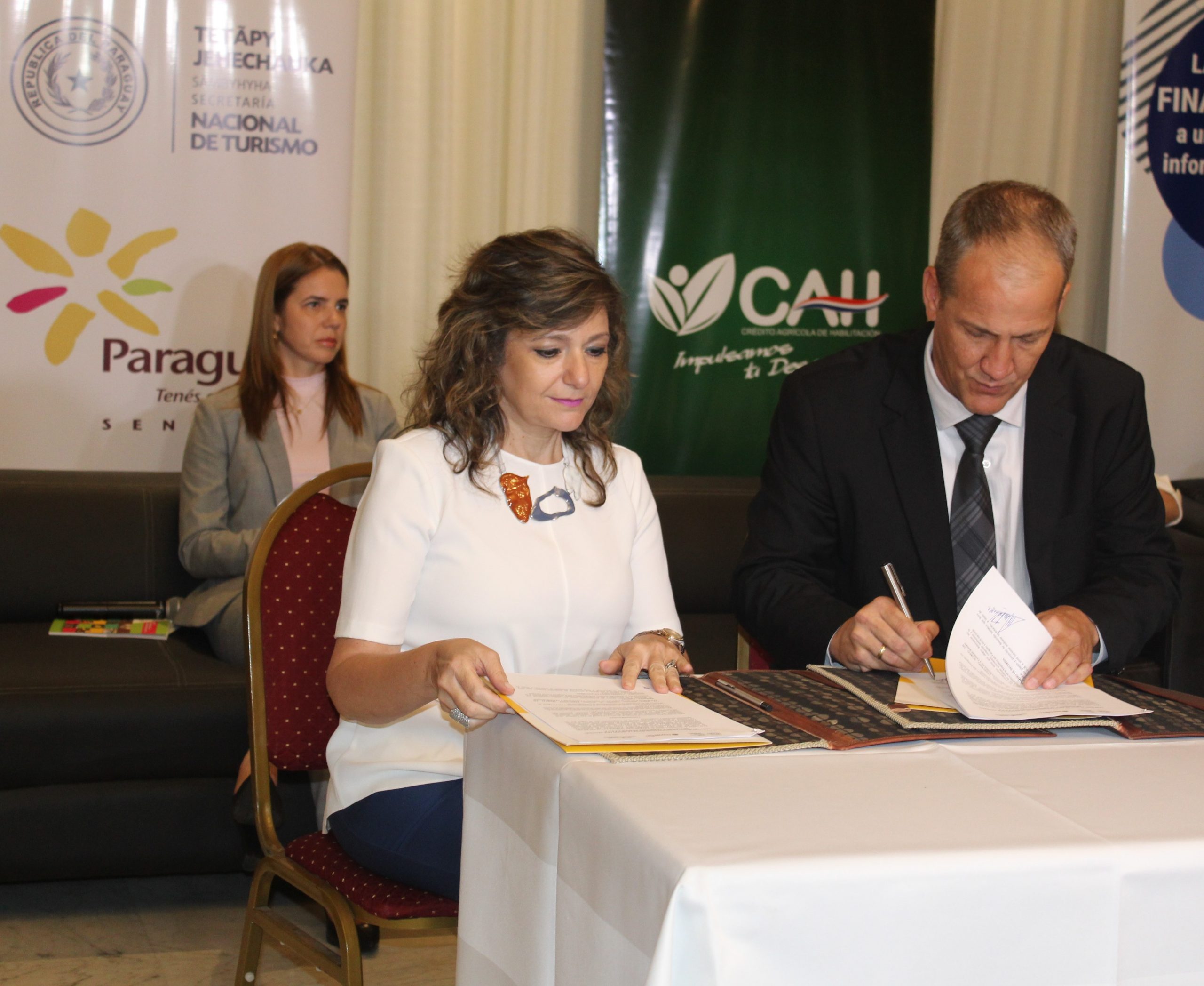 Inverfin renueva convenio con la Senatur