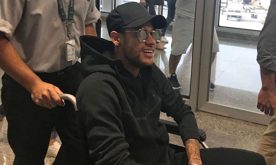 Neymar ya salió del hospital y la primera fase de recuperación será en Río