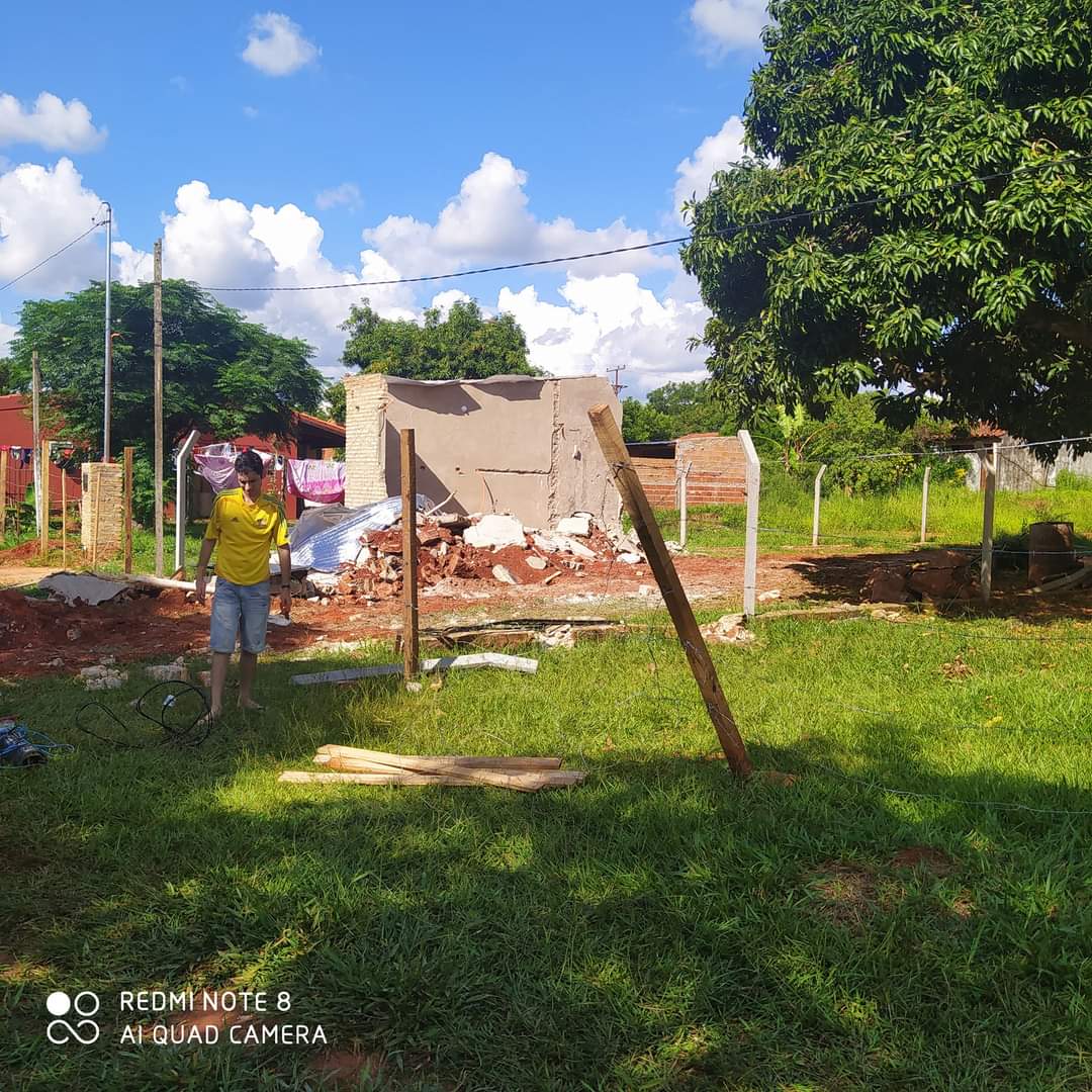 Mujer denuncia que derrumbaron una casa construida en un terreno que adquirió en J. Augusto Saldívar