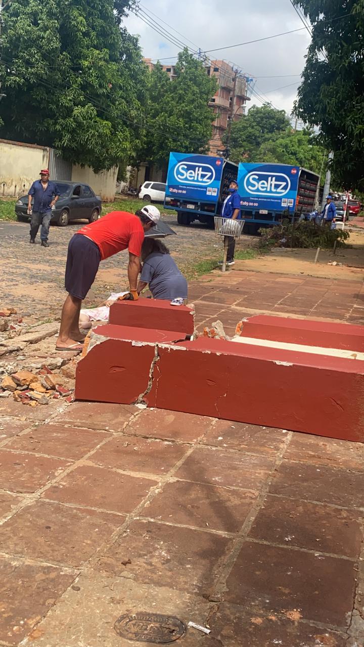 Chofer que causó la muerte de una anciana tras echar sobre ella una muralla se dio a la fuga