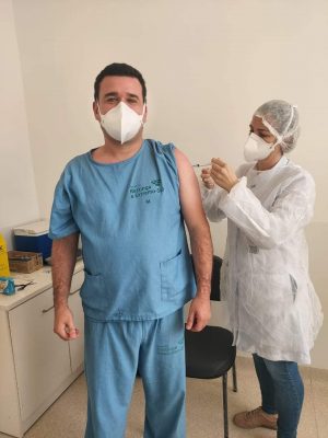 Médico paraguayo recibió vacuna contra el Covid en Brasil