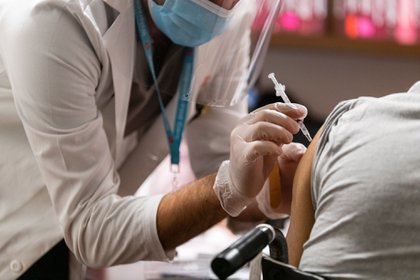 El estado de Florida pedirá la prueba de residencia a quienes vayan a recibir la vacuna contra el COVID-19