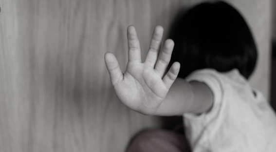 CDE: Imputan a supuesto padrastro abusador y piden captura de la madre de las víctimas