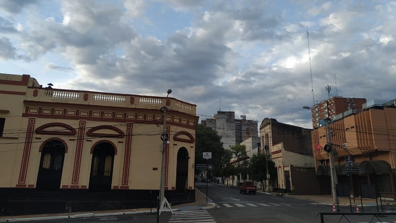 Martes fresco a caluroso y escasamente nublado, según Meteorología