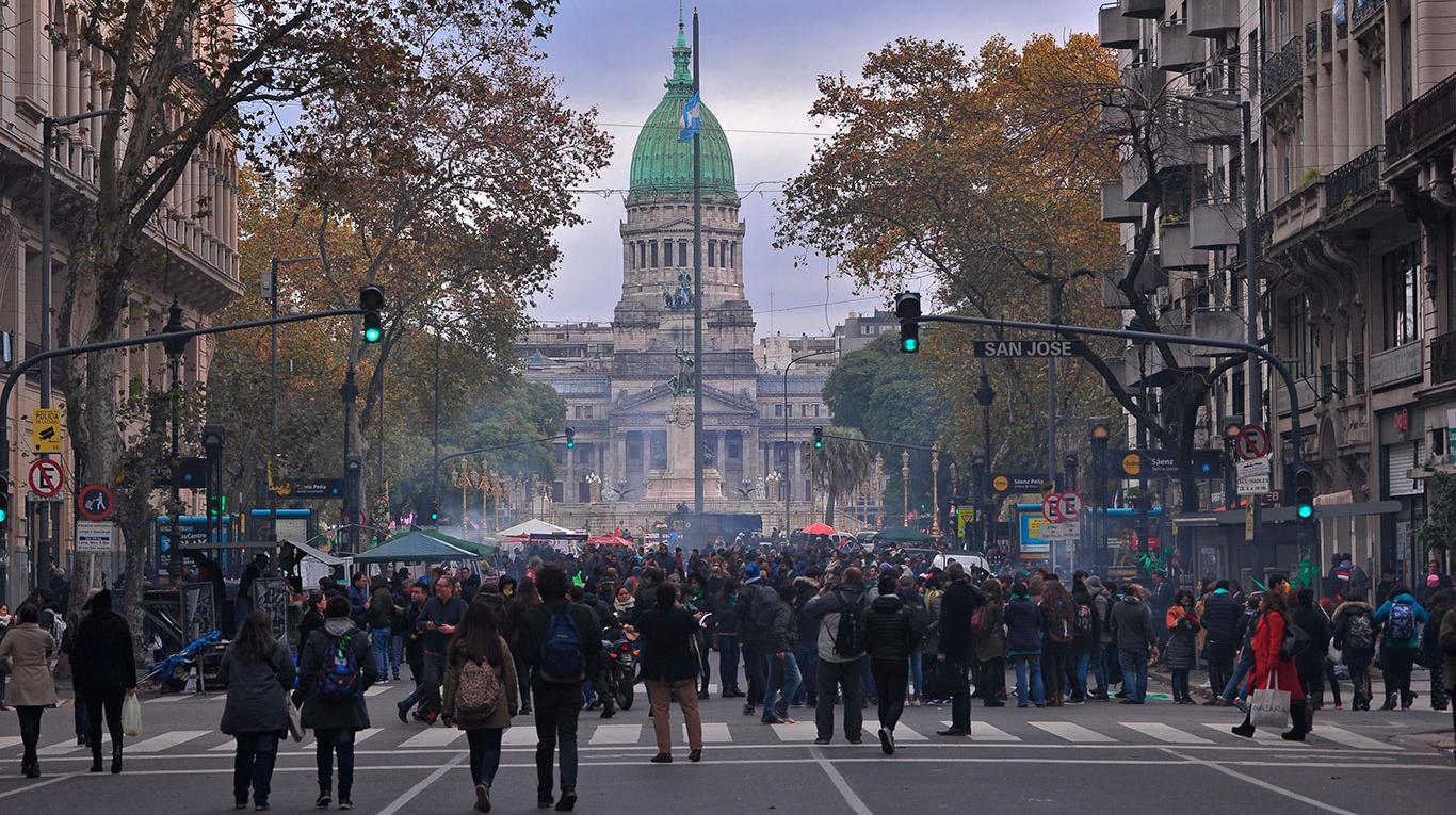 Debate histórico: Senado argentino decidirá hoy si despenaliza el aborto