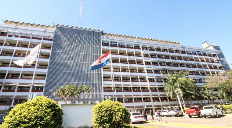 Sumarian a funcionarios del IPS que estarían involucrados en el caso del medicamento robado y vendido a una familia