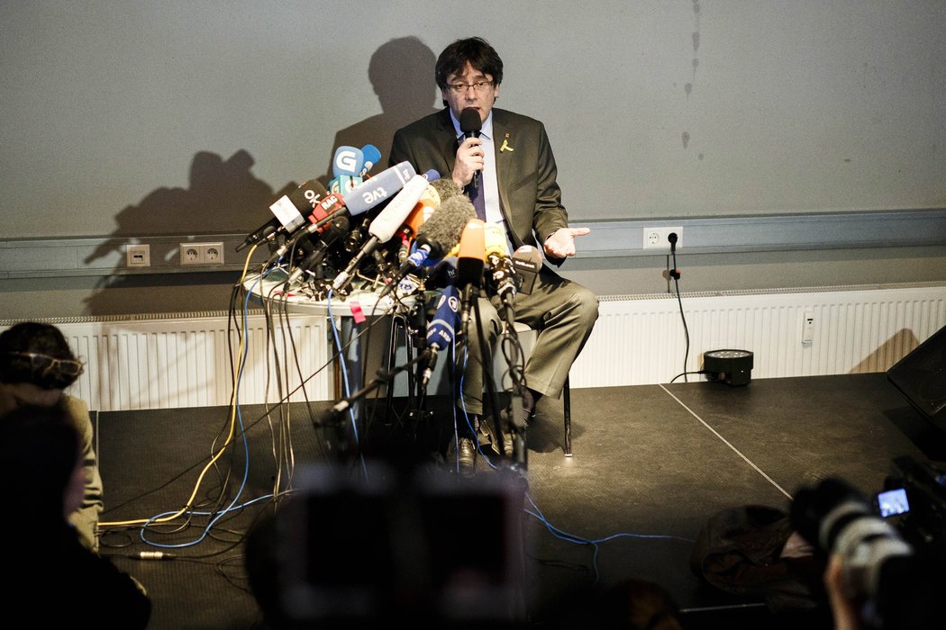 Puigdemont hace un llamado al diálogo político con España
