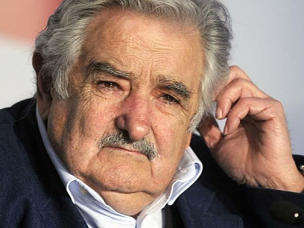 Mujica dejará el senado para tomarse una «licencia» antes de morir de «viejo»