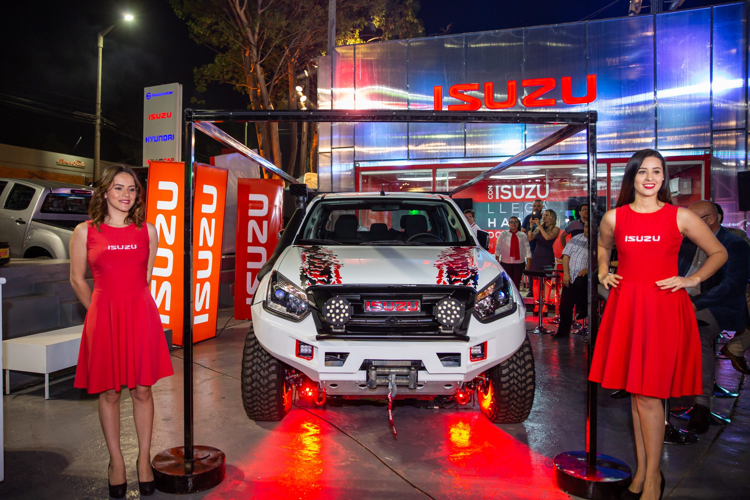 Isuzu agasajó a sus clientes con “La Noche Camionetas” en la Expo MRA 2018