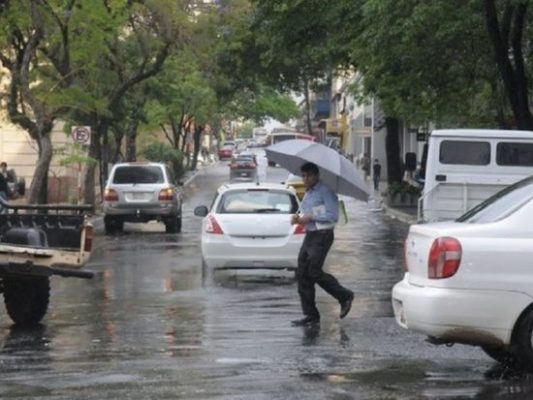 Anuncian clima caluroso con precipitaciones y ocasionales tormentas eléctricas para este lunes
