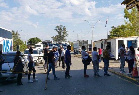 Aplicarán multas a quienes no se realicen el test del Covid al ingresar al país
