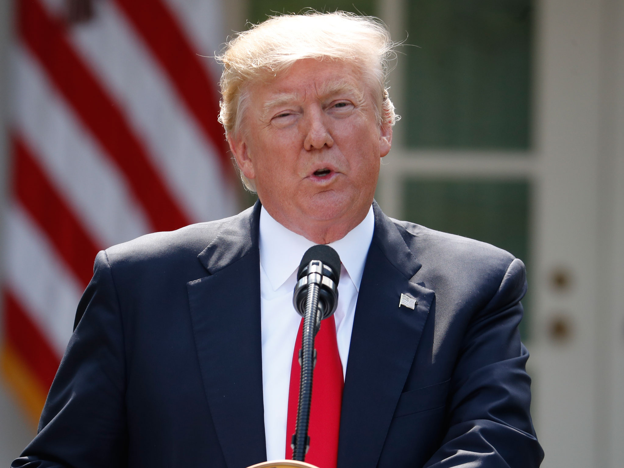 Trump propone armar a los profesores para evitar matanzas en las escuelas