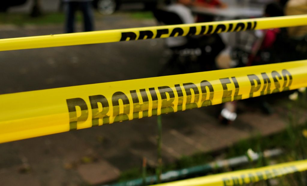 «Me tiene amenazada de muerte, tengo miedo»: Indignación e incidentes por el caso de la joven asesinada por su exnovio policía en Argentina
